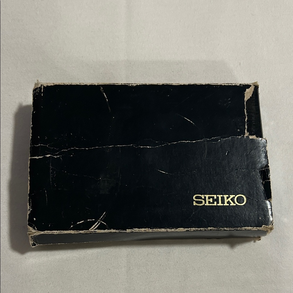 Seiko Black Box with Gold Logo alarm clock , read